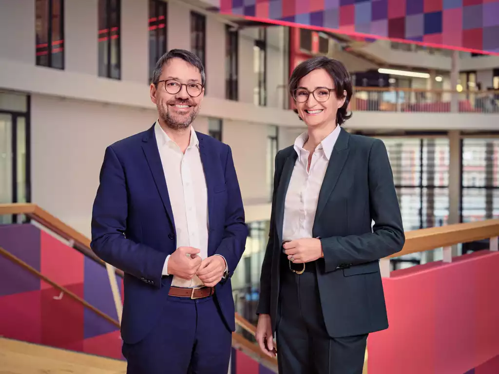Portrait von Aurélie Alemany und Prof. Dr. Marc Hansmann.