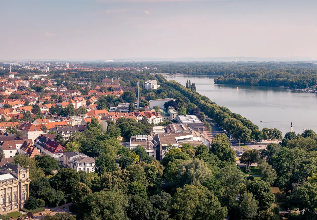 Luftaufnahme von Hannover mit Blick auf den Maschsee.