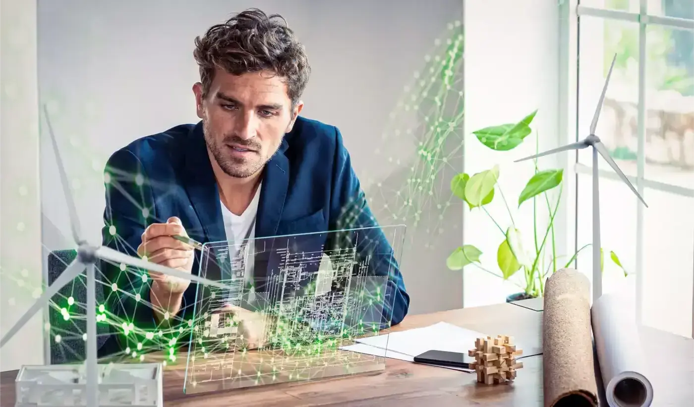 Ein Mann sitzt an einem Schreibtisch und arbeitet an einem futuristischen Laptop.